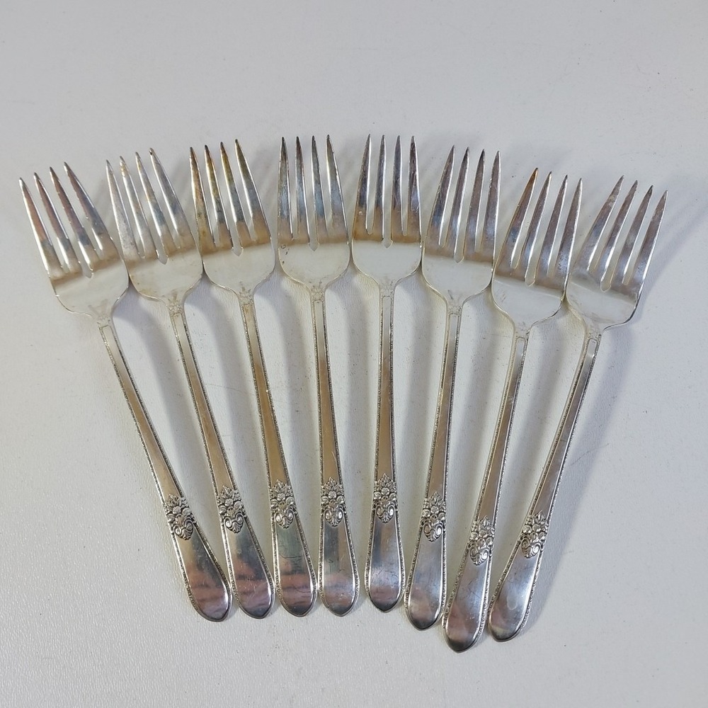 Adoration 1847 Rogers Bros IS Silverplate Silverware Salad Forks 6.5 In Set of 8